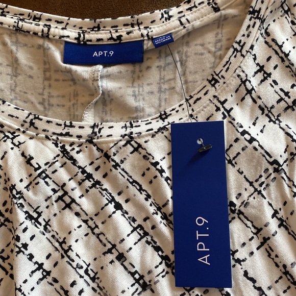 Apt 9 XL sleeveless top. - Picture 4 of 7